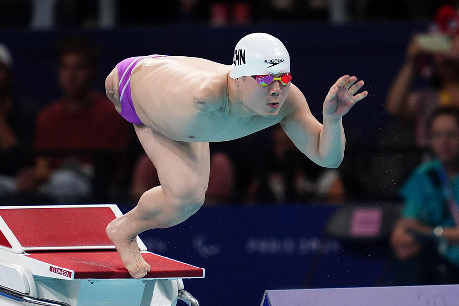 China's Qian Tang during the Men's 400m Freestyle - S6 Final at the Paris La Defense Arena on day nine of the Paris 2024 Summer Paralympic Games, France.